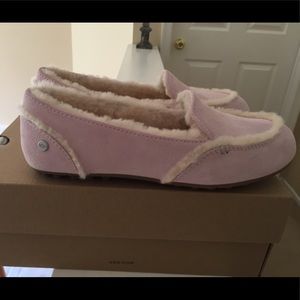 Size 6 new with box UGG Australia Hailey slpn pink